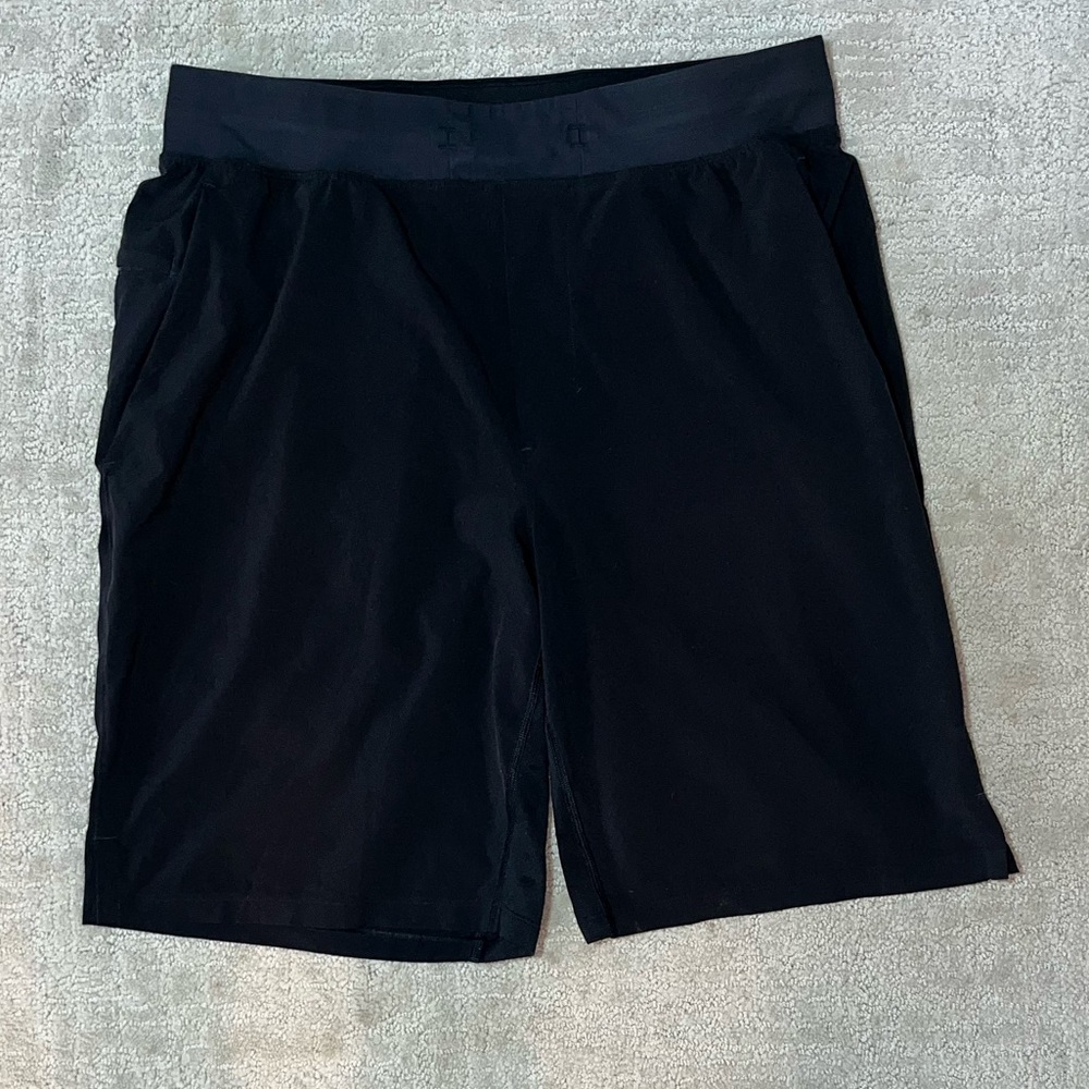 Lululemon men’s License to Train Linerless shorts 9”